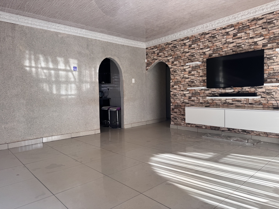 3 Bedroom Property for Sale in Kanana North West
